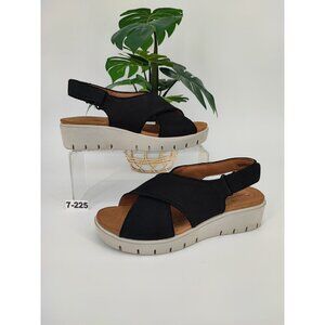 Clarks Women's Unstructured Cushion Strap Black Platform Sandals Size 7M US